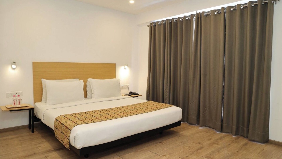 Gandhinagar Hotel | CRAYON HOTELS
