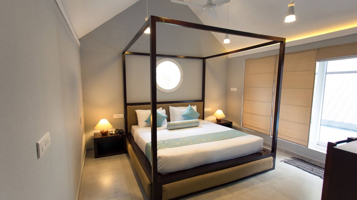 Chithirapuram Hotel | Crayons Guest House