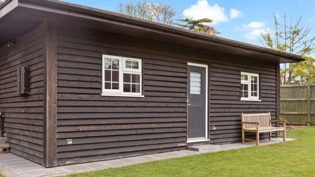 Hurley Apartment | Crazy Fox Garden Cabin - From 120 Per Night