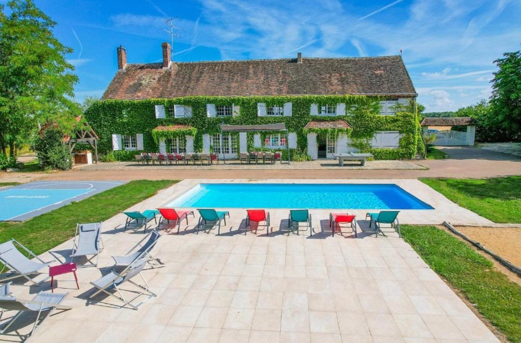 Saint-Maurice-sur-Aveyron Villa | Crazy Villa Etisseaux 45 - Heated pool - Volley court - 1h30 Paris - 45p