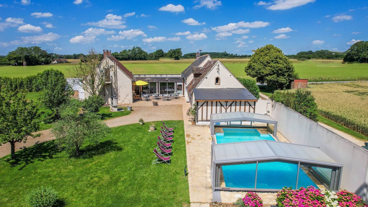 Luigny Villa | Crazy Villa Luigny (28) - Heated pool - City Stade - 1h20 Paris - 30P