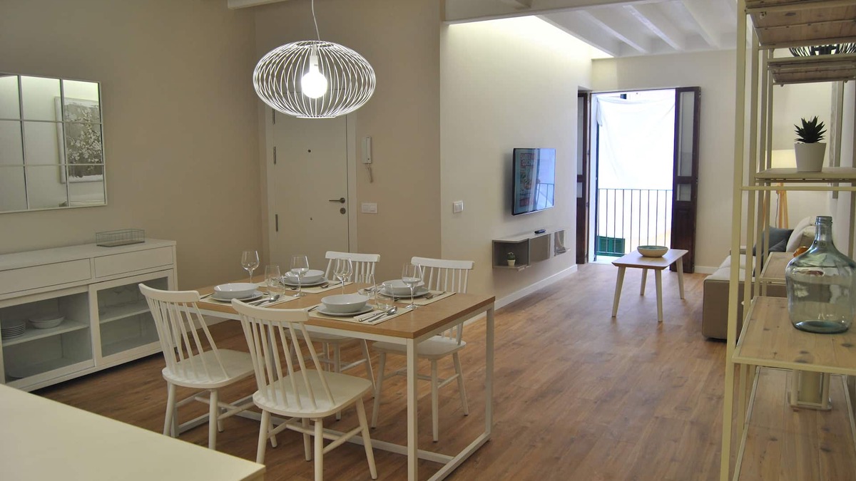 Placa dels Patins Apartment | Cream Homes La Rambla, INTERIOR TOURISM Accommodation
