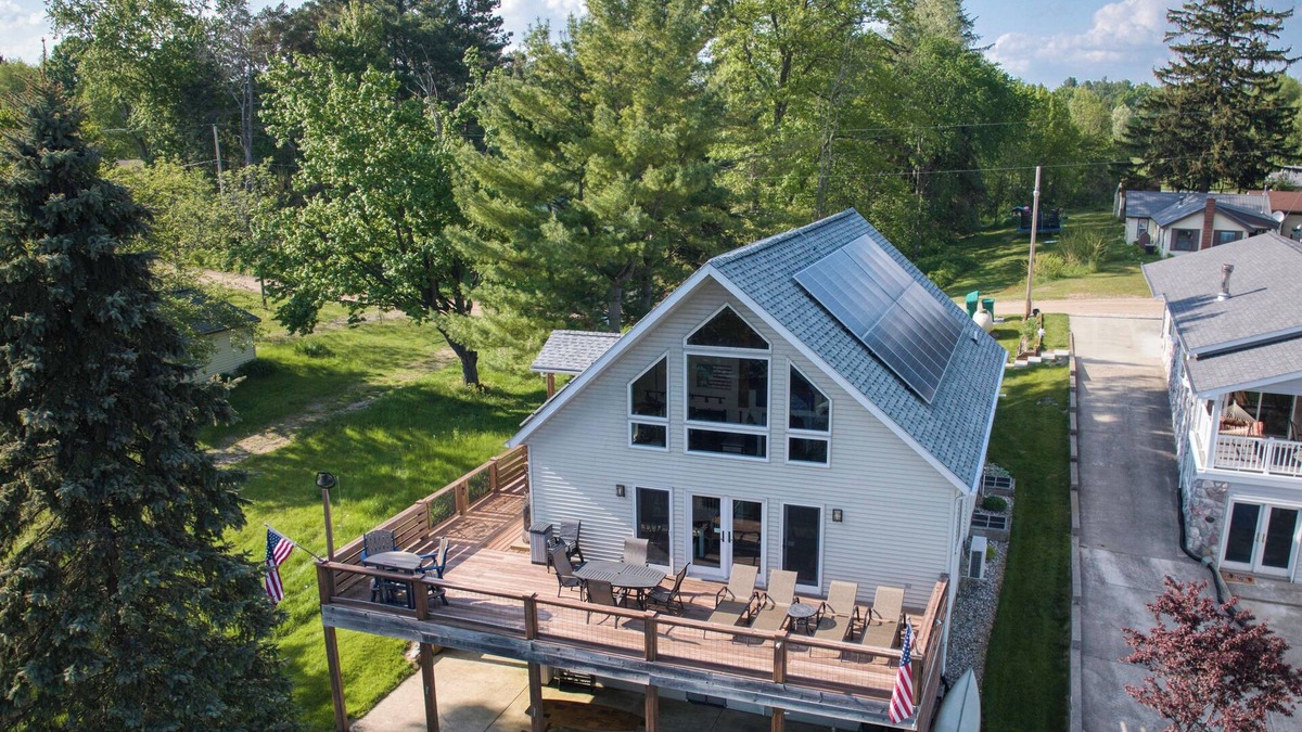 Rodney House | Create FAMILY Memories at Michigan Dream'inn on All Sports Lake Jehnsen