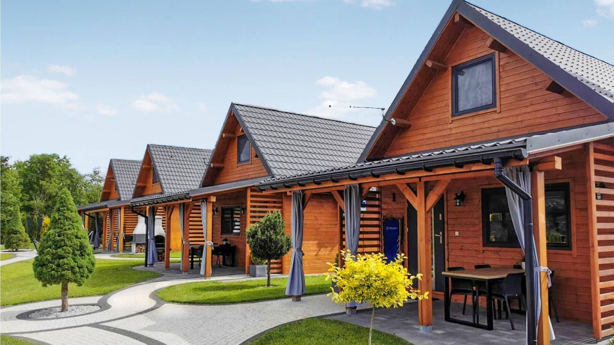 Lubrza House | Create lasting vacation memories in this inviting cottage near the lake.