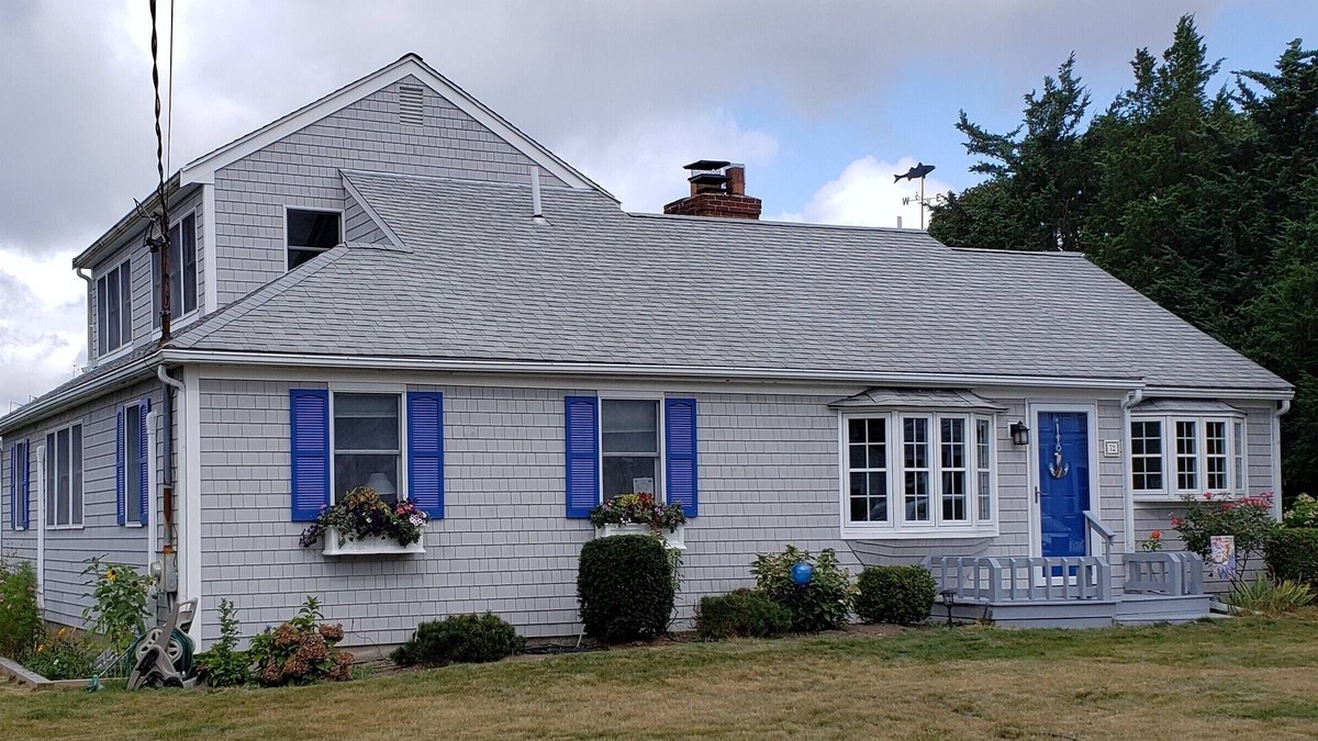 Bourne House | Create summer memories in 4 B/R home within a 5 minute walk to 3 beaches