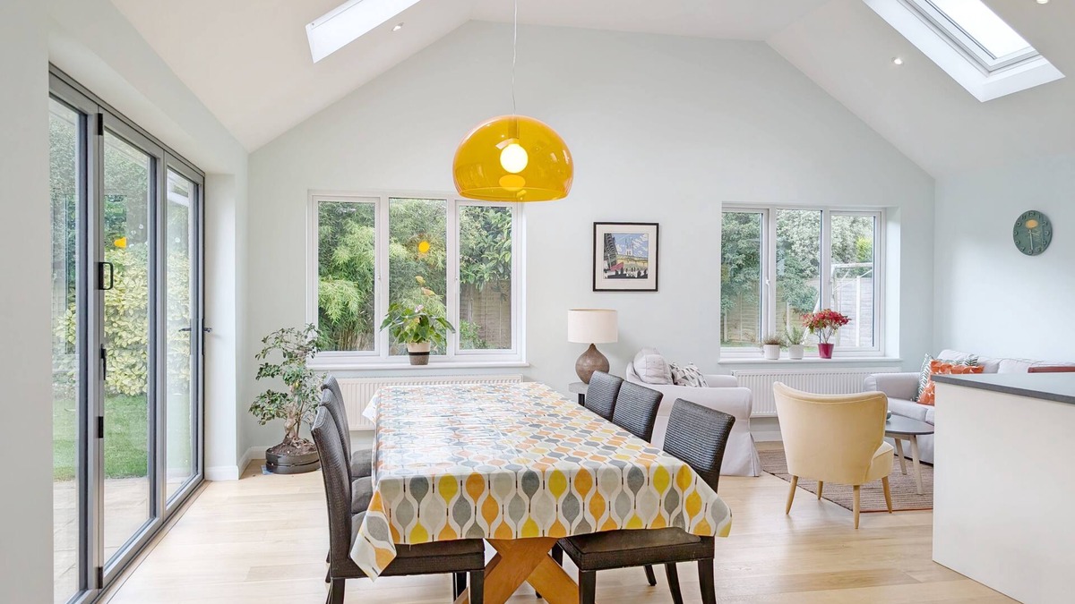Bosham Cottage | Crede Close - sleeps 8 guests in 4 bedrooms