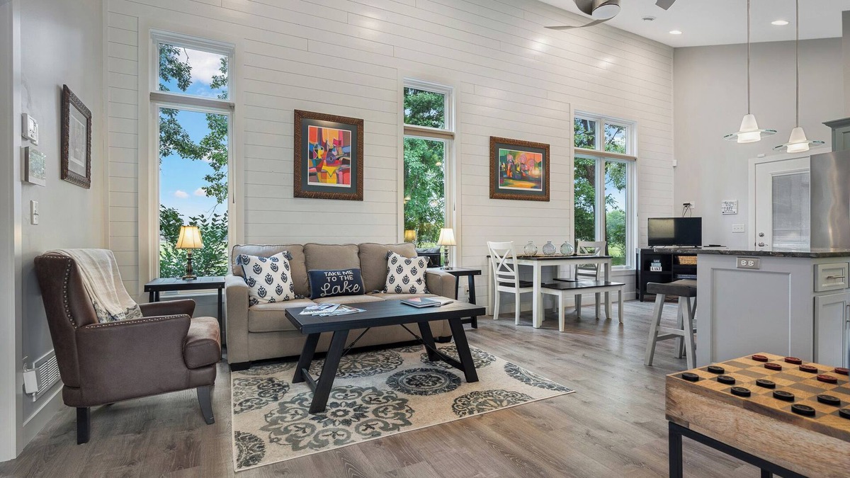 Breezy Point Cabin | Cree bay-Fire pit Grill| DogsOK