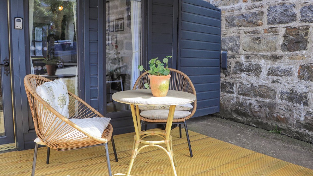Stornoway Cottage | CREED CABIN, pet friendly, character holiday cottage in Stornoway