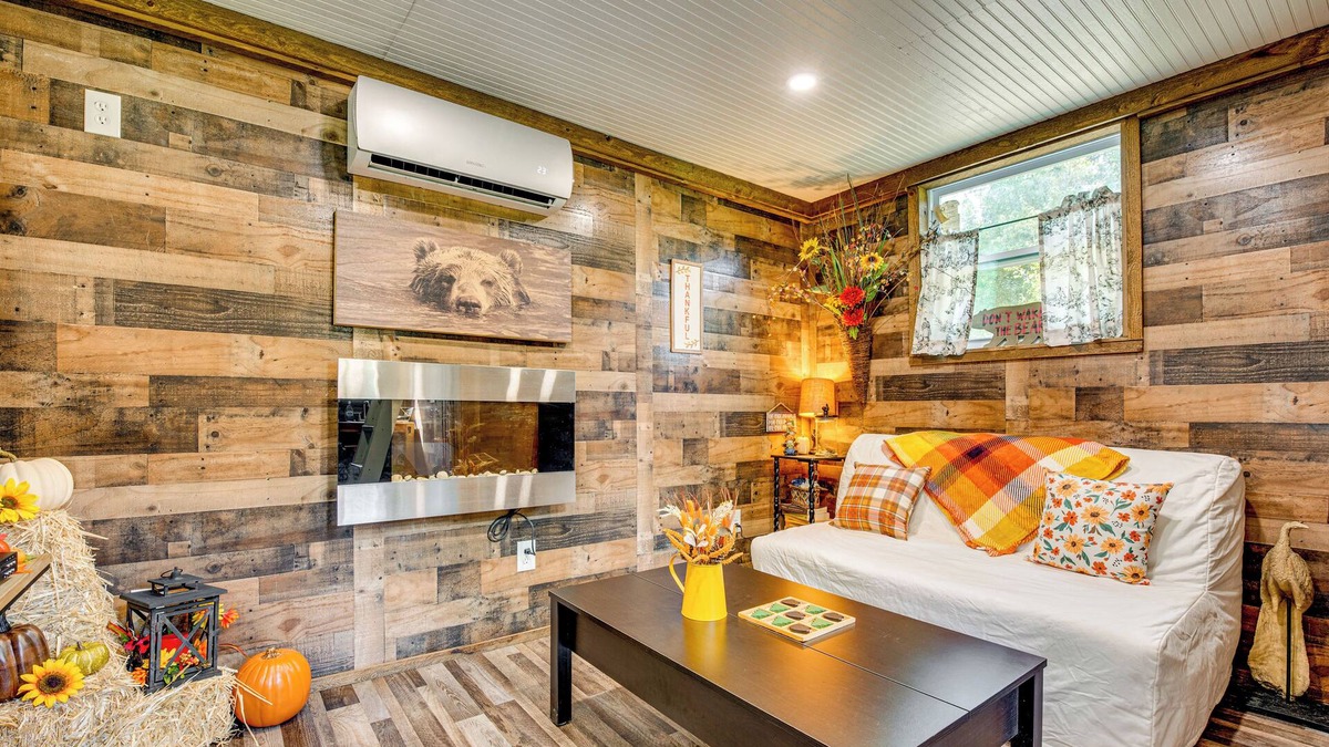 Summerville Apartment | Creek Access, Fire Pit & Grill: Summerville Studio