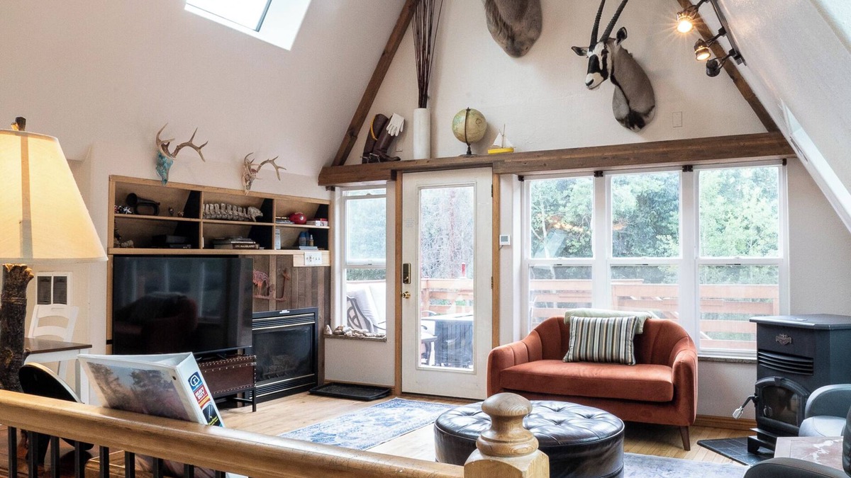 Black Hawk House | Creek Front Mountain Chalet close to Ski Resorts!