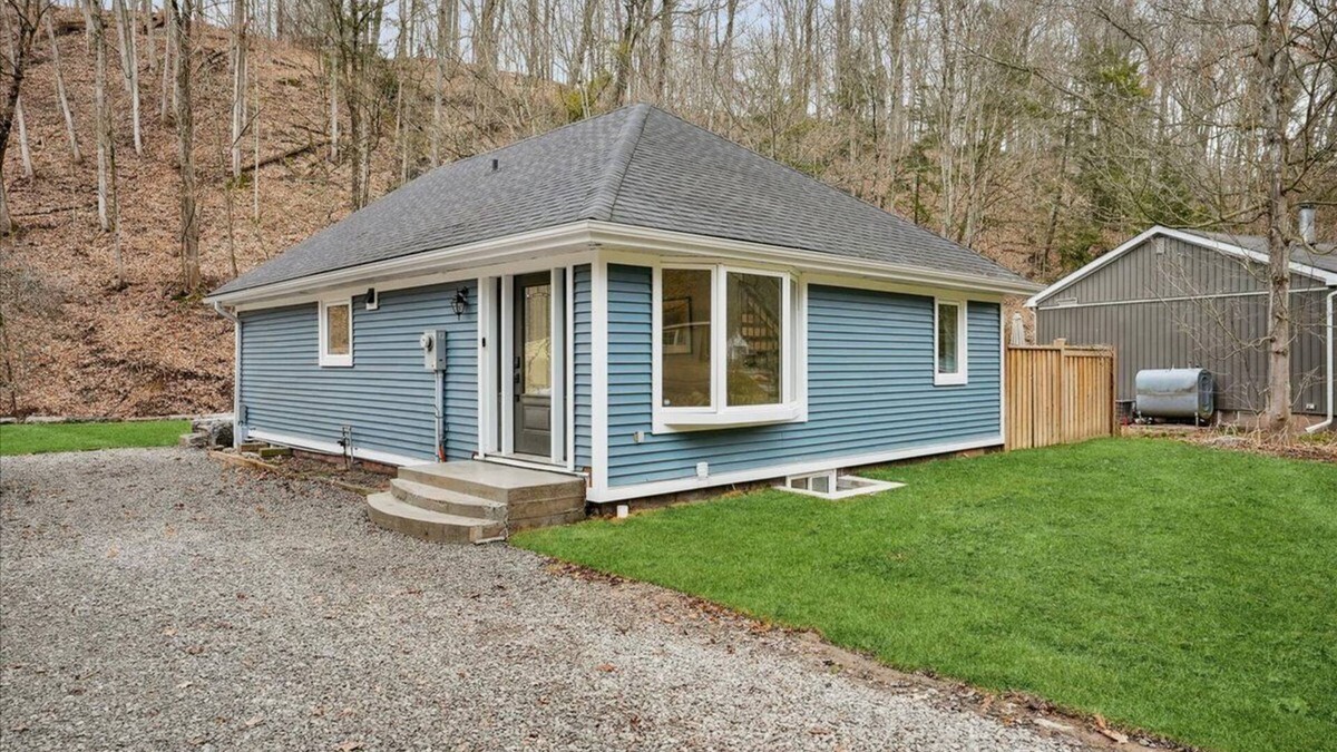 Burlington Cottage | Creek Side Cottage
