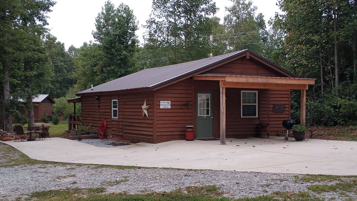 Pickens Cabin | Creek side mtn cabin Near hiking, waterfalls, lakes& golf. Pets/dogs 25lb less