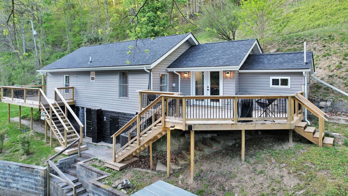 Tannersville Cabin | Creekfront mountain cabin on Tumbling Creek with 2 bed, 2 bath and dog friendly!