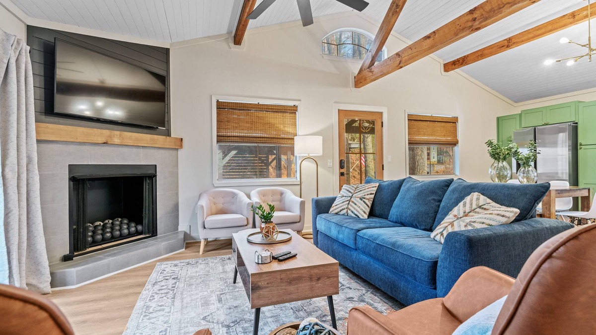 Clayton Cottage | Creekside 2 Bedroom cottage less than 1 mile from downtown Clayton.
