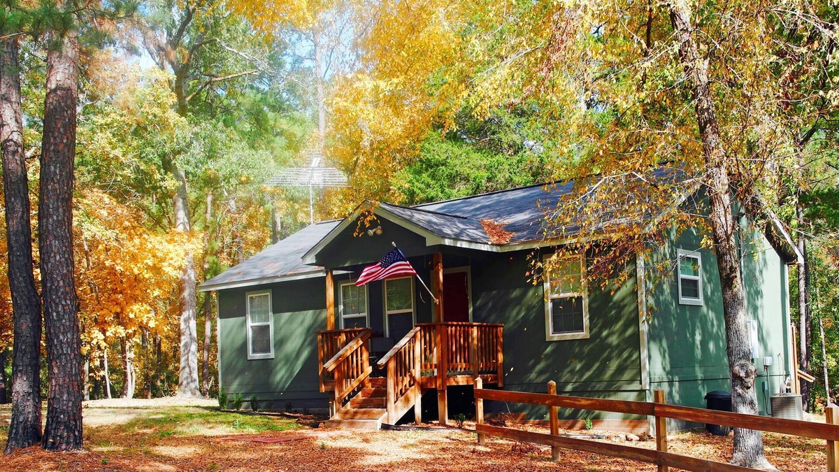 Crockett House | "Creekside" a Lake, Creek, Forest & Rolling Hills