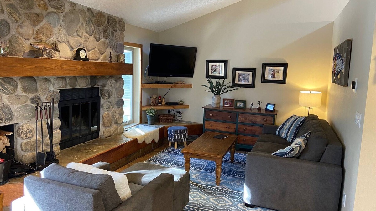 Frisco Condo | CREEKSIDE AND MOUNTAIN VIEW! Walk to Main St Frisco, Skiing, Pool, Trails