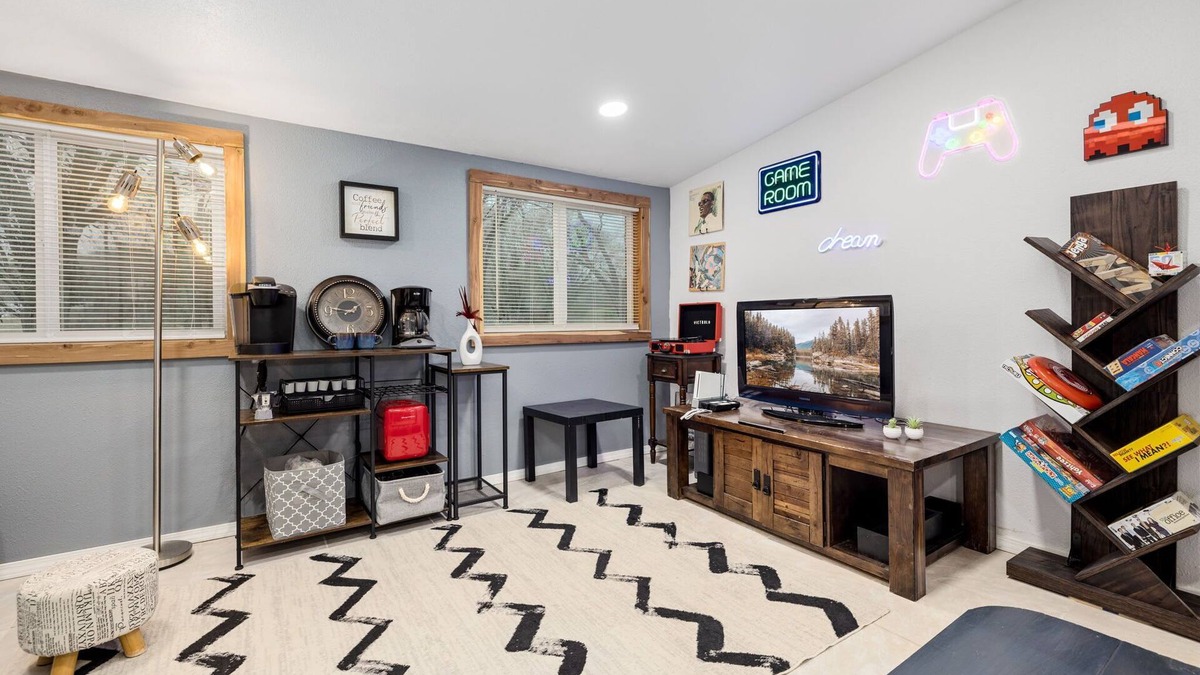 Rogers House | Creekside Cabin-Beaver Lake Creek Access-2 Kayaks