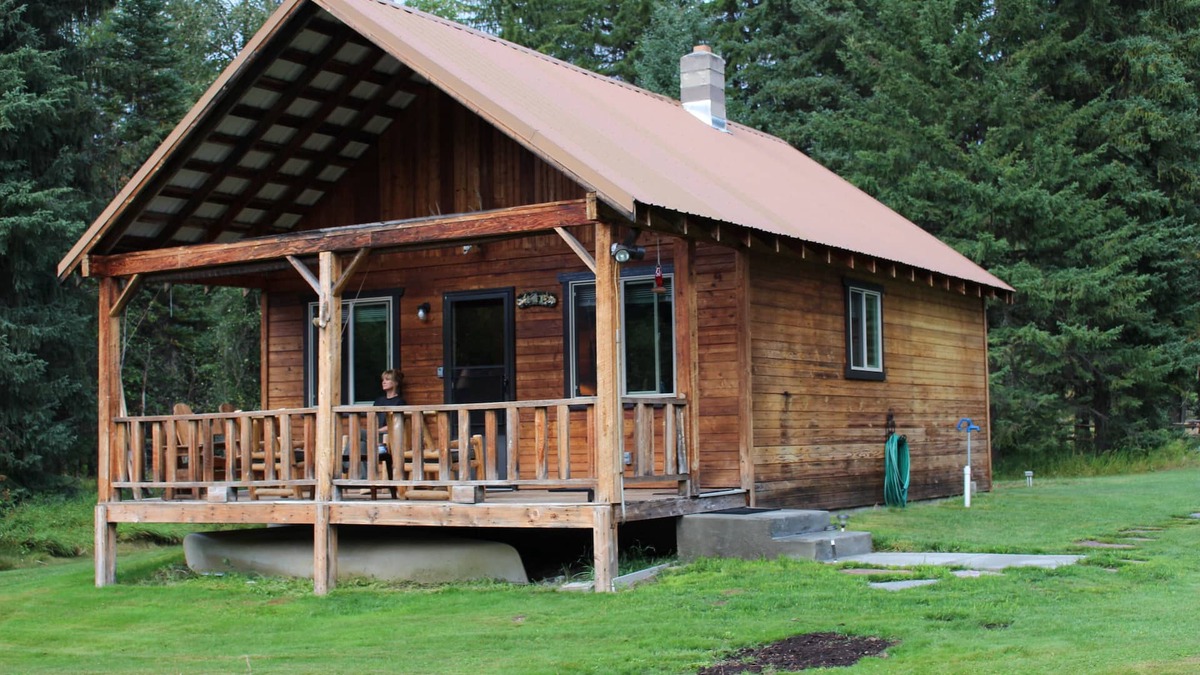 Bigfork Cabin | Creekside cabin in the Heart of the Swan Valley
