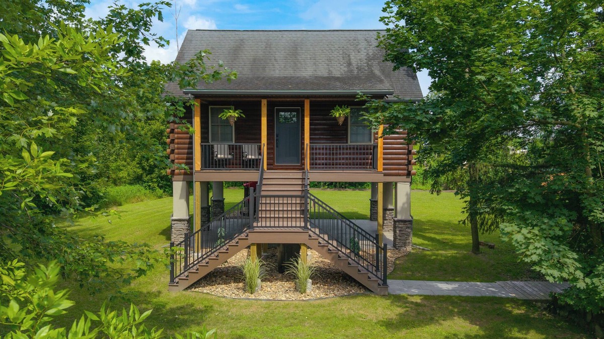 Mount Aetna Cabin | Creekside Cabin | Kayaks + Hot Tub