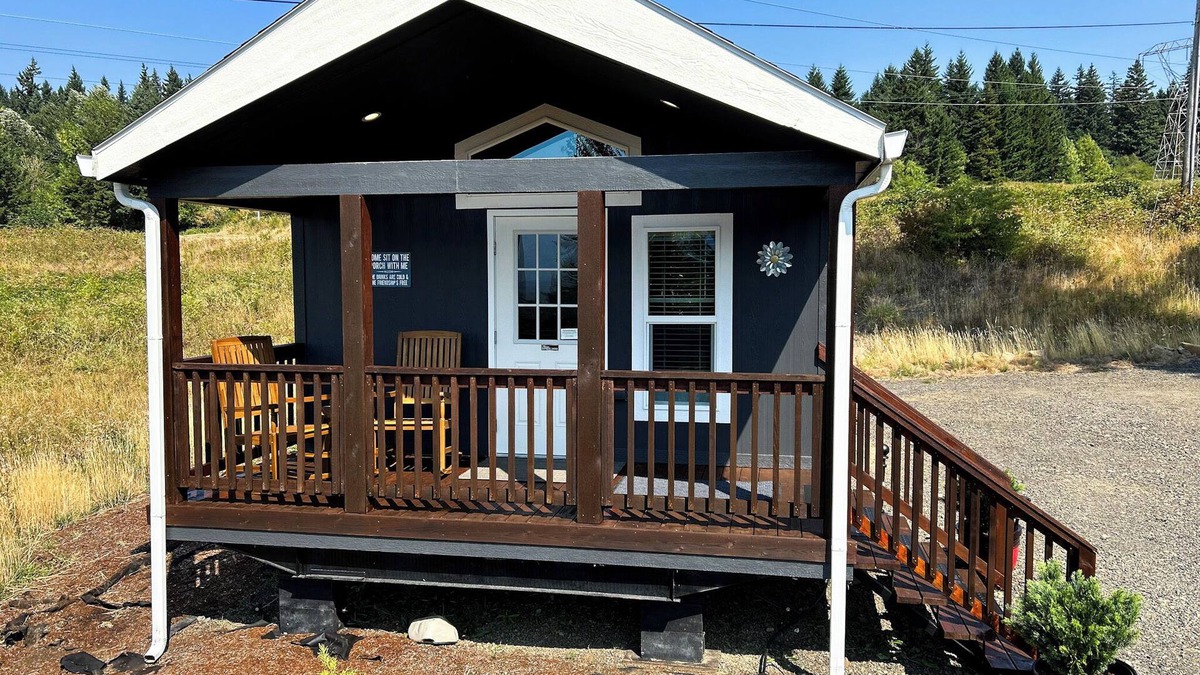 Stevenson Cabin | Creekside Cabin with Scenic Views at Maple Way Cabins