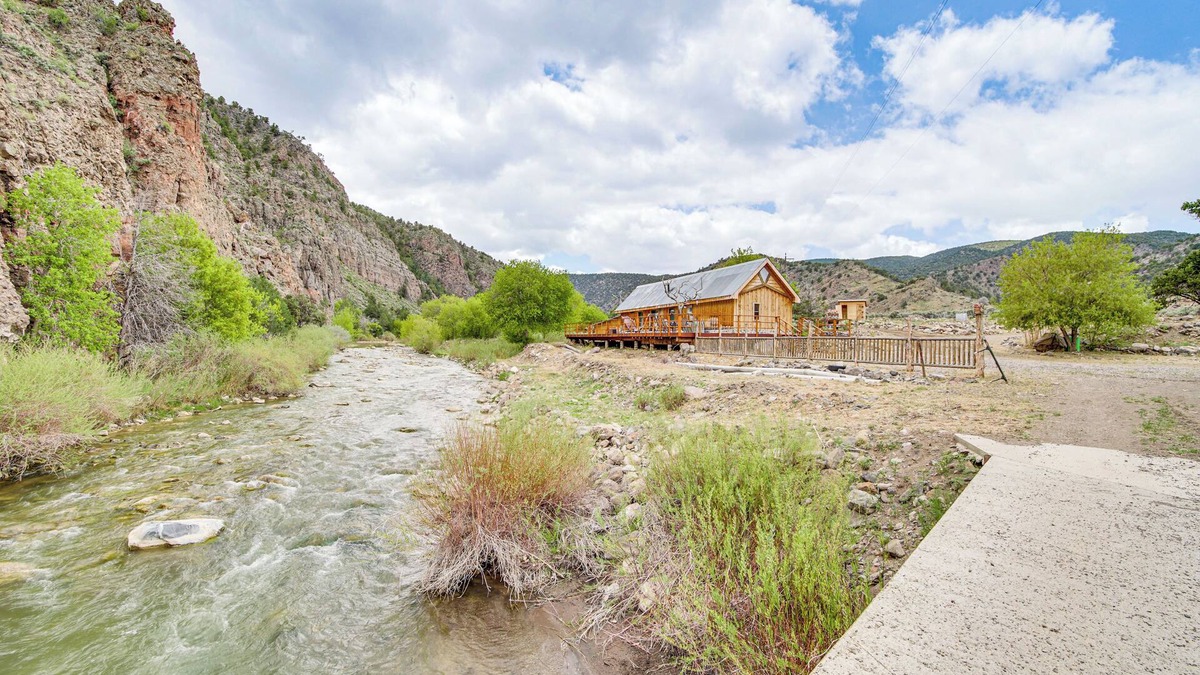 Panguitch Cabin | Creekside Cabin w/Deck & Views in Panguitch!