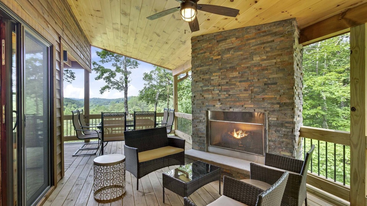 Williamstown Cabin | Creekside Cabin w/Hot Tub, Mtn Views & More!