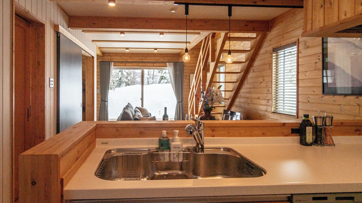 Iida Ski Chalet | Creekside Chalets Hakuba
