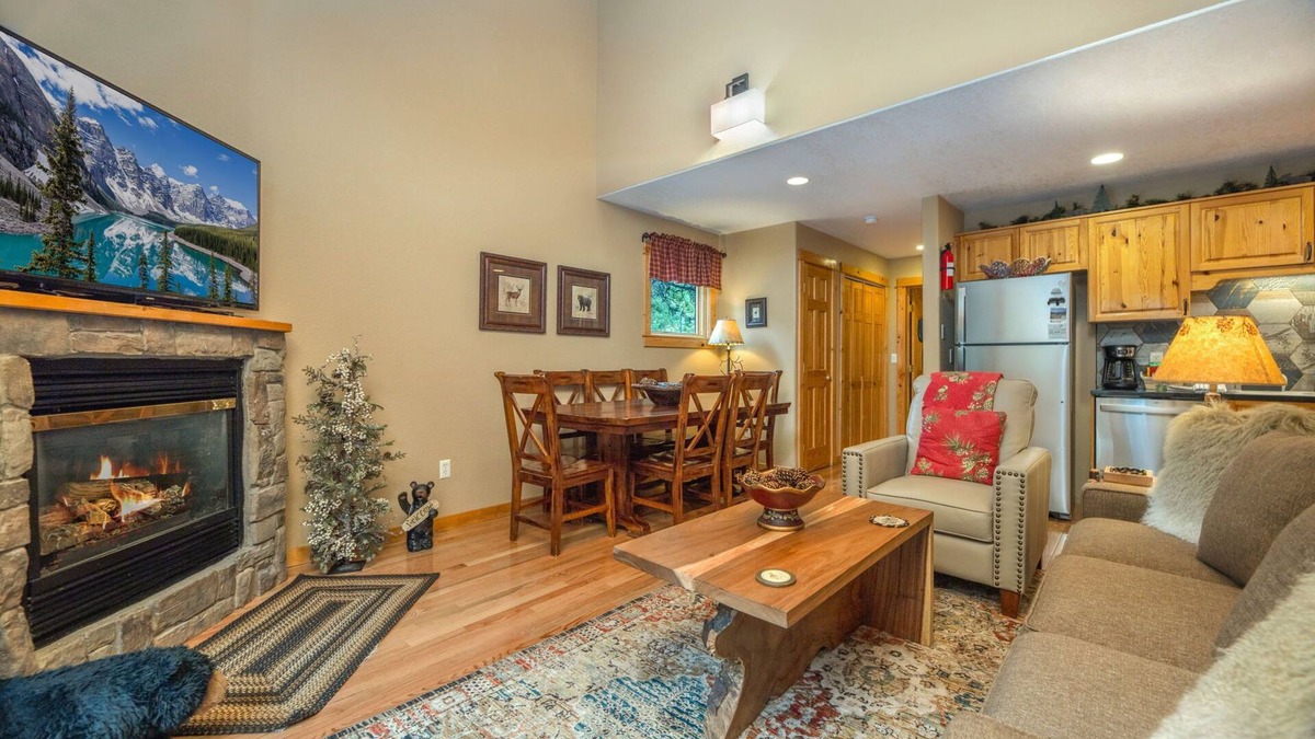 Fall River Estates Condo | Creekside Condos C (Private Hot tub) River Views!