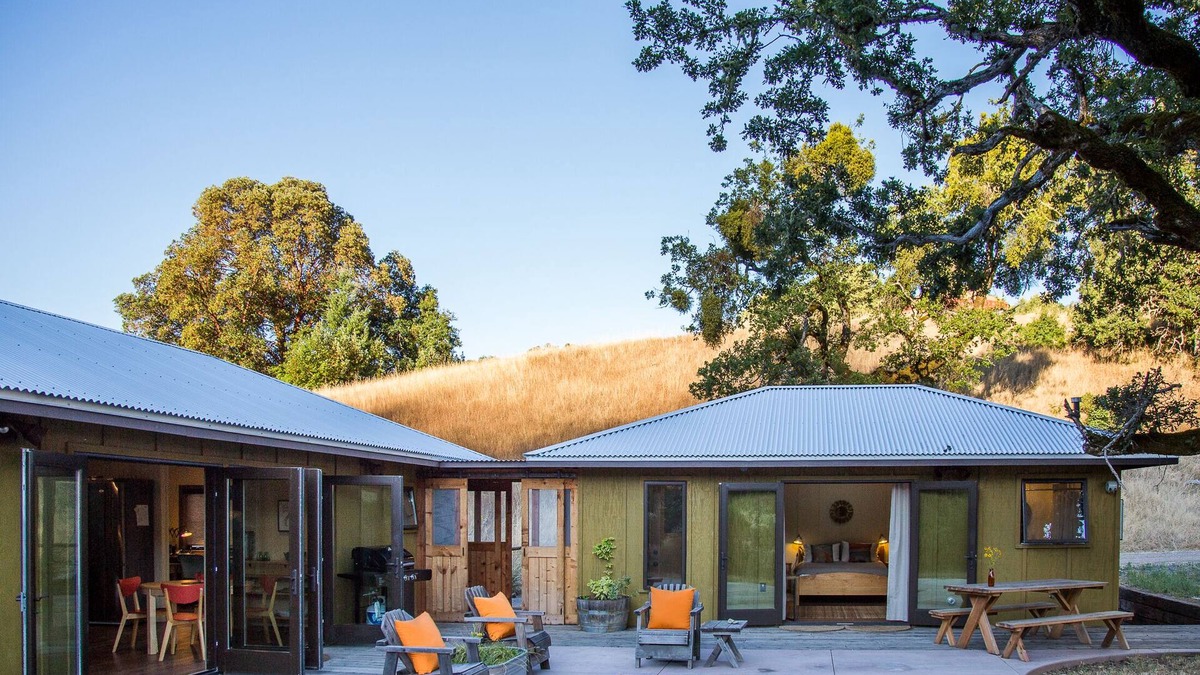 Ukiah House | Creekside Cottage at Whispertree - Privacy, Nature & Serenity!