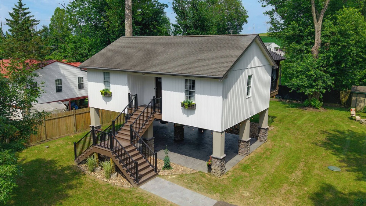Mount Aetna Cottage | Creekside Cottage | Romantic Waterfront Escape w/HOT TUB!