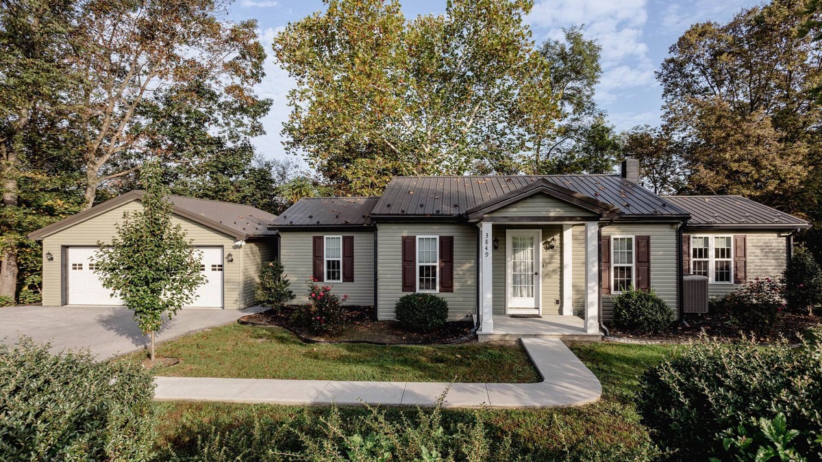 Chambersburg Cottage | Creekside Cottage, A beautiful Pennsylvania retreat.