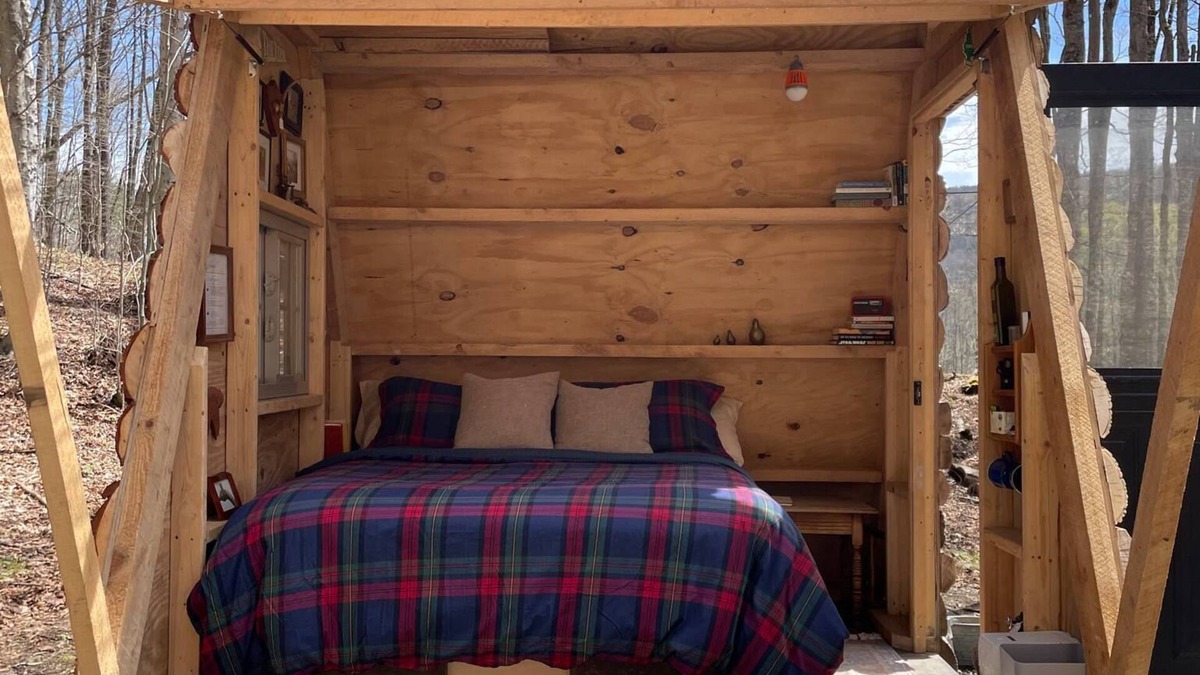 Cherry Valley Cabin | Creekside: Cozy off-grid cabin near Cooperstown, NY