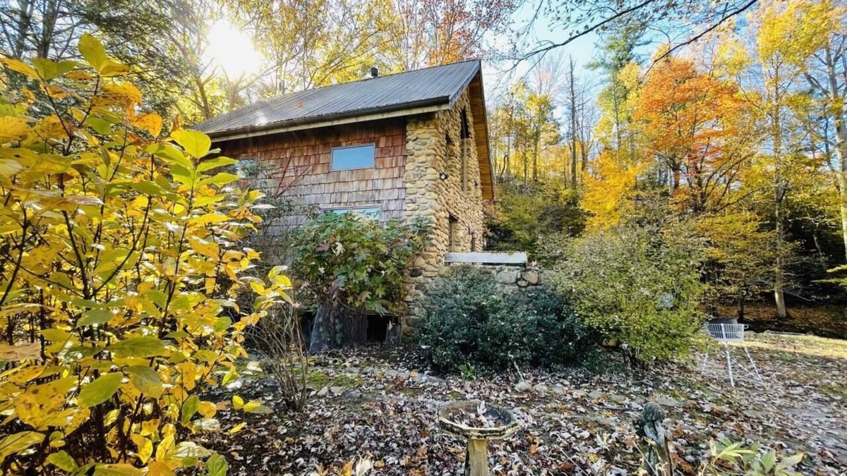 Hot Springs Cottage | Creekside Fairytale Cottage-Hot Tub-Cozy Fireplace