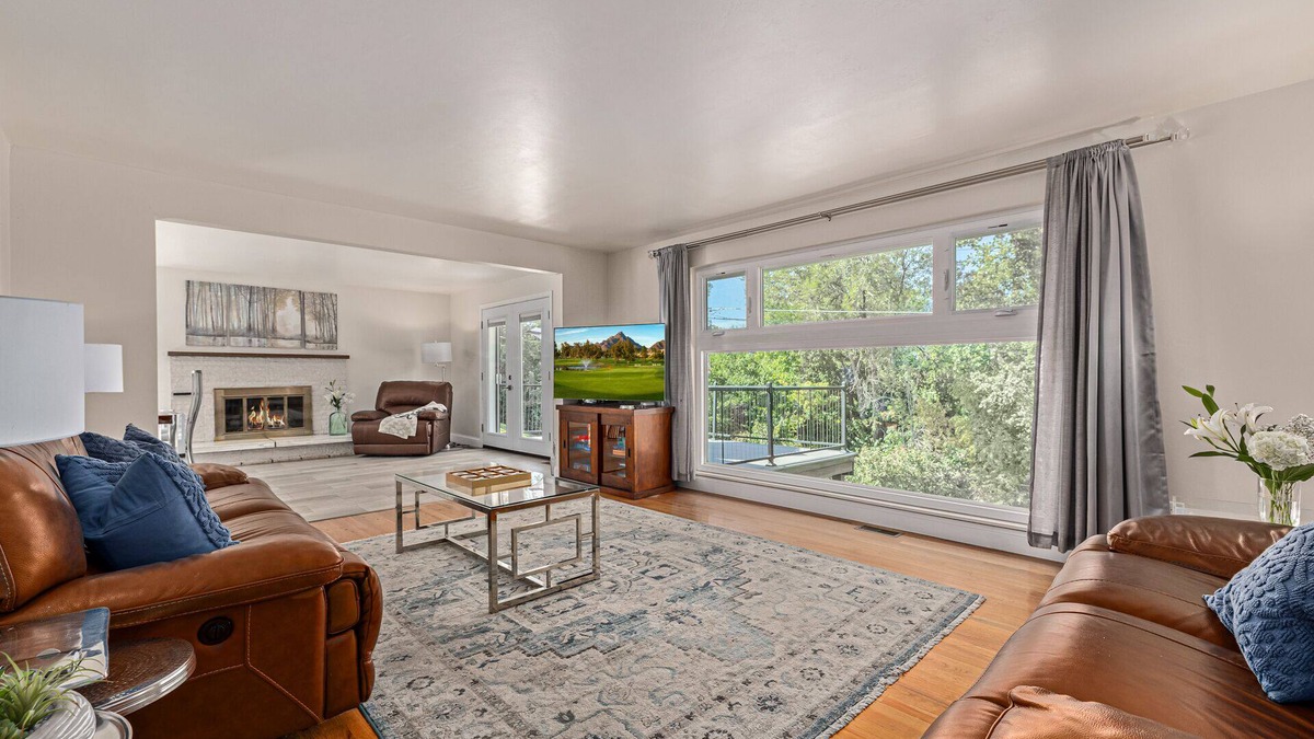 Southeast House | Creekside Getaway Near the City! 4 King beds and 2 queens!
