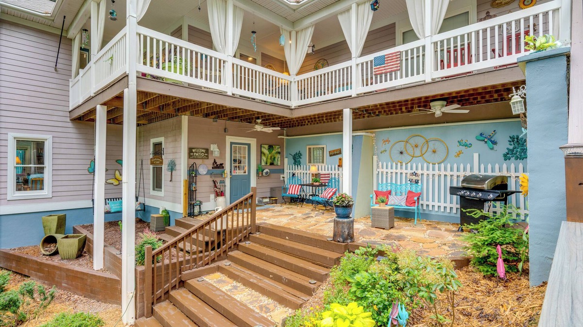 Hendersonville Apartment | Creekside Hendersonville Haven: Hot Tub & Fire Pit