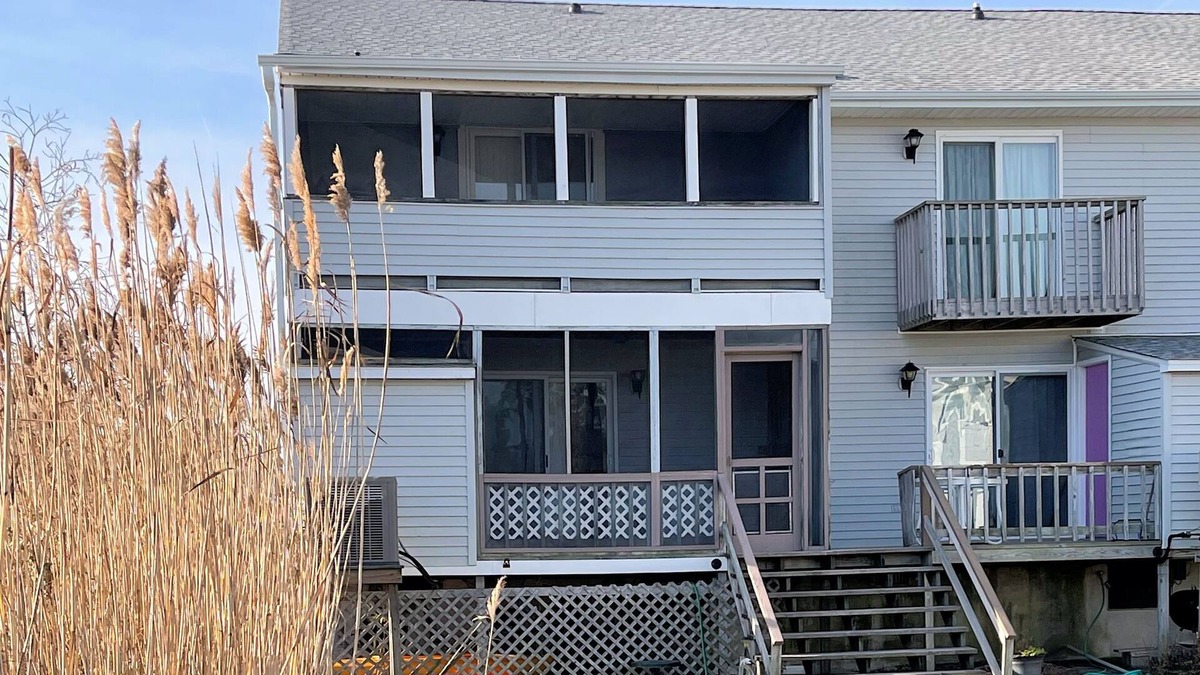 Deep Hole House | Creekside Paradise - Water front &Access -Pet Friendly -Shared Dock NO LINENS
