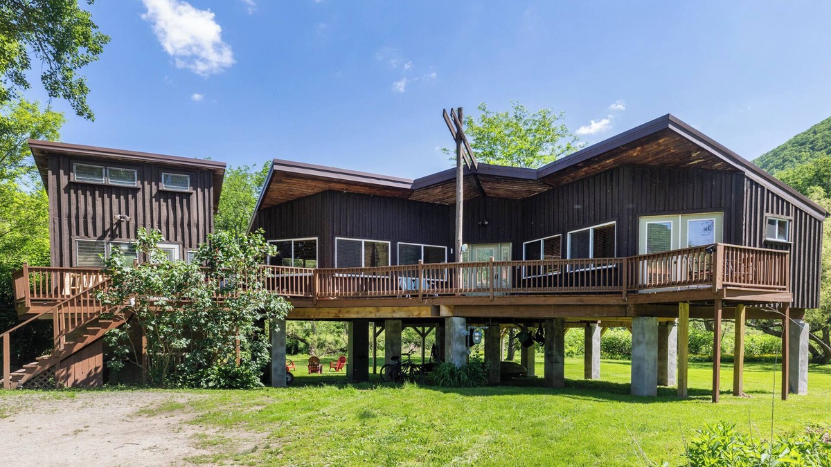Wellsboro House | Creekside Retreat: Rail Trail Access Nearby!