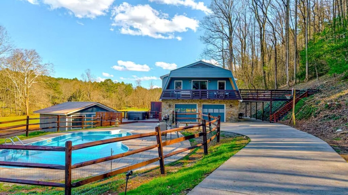 Ellijay Cabin | Creekside Retreat on Mountaintown Creek