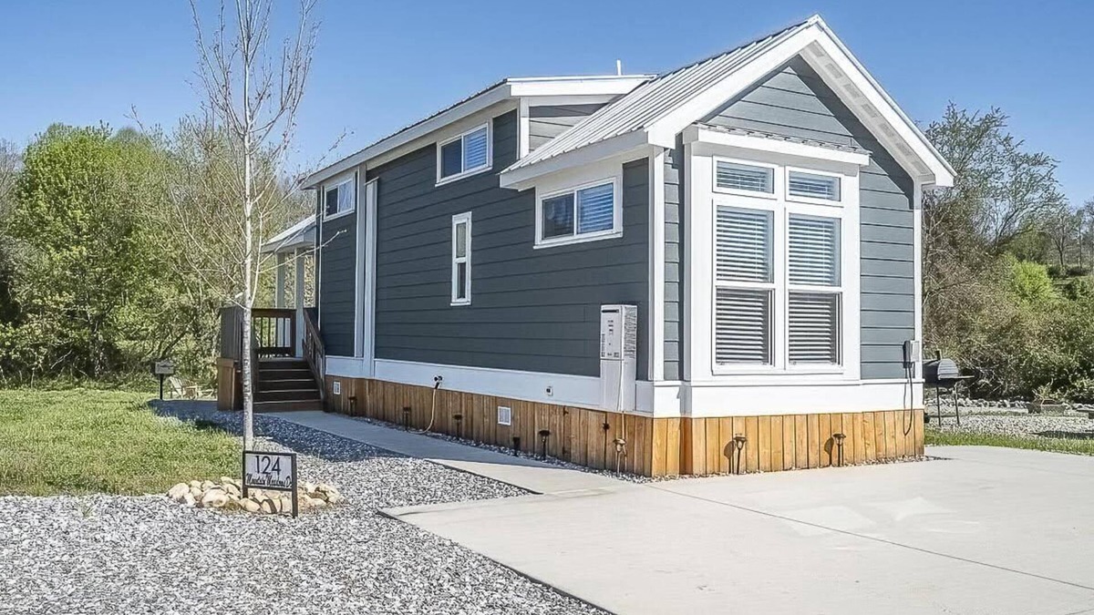 Morganton House | Creekside Tiny Home - 10 Minutes to Blue Ridge