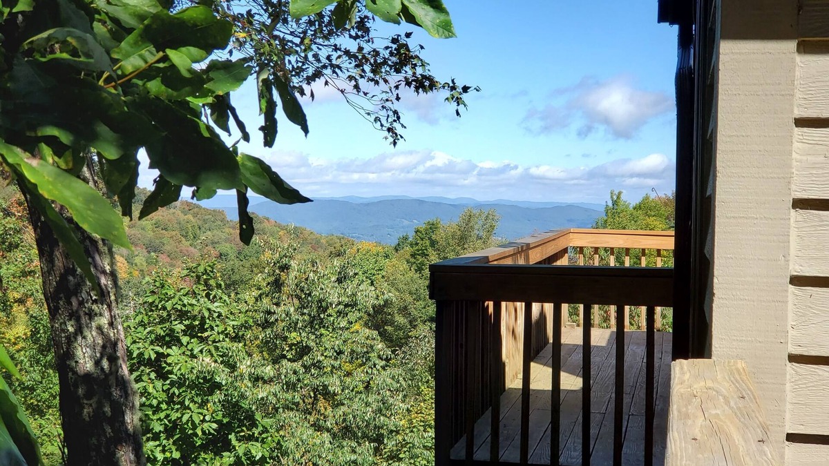 Beech Mountain Condo | CREEKSIDE w/beautiful mountain views! Spacious quiet condo, walk to the slopes