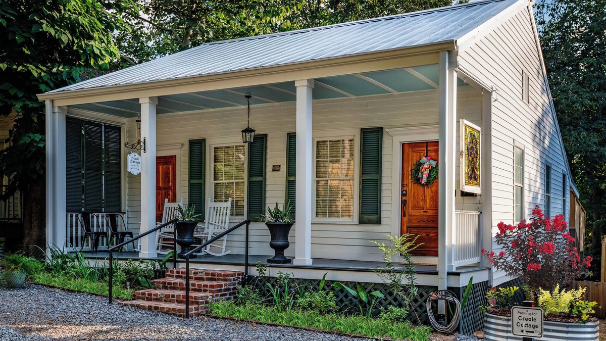 Natchez Cottage | Creole Cottage | 2/1 | Pet Friendly w/Fee, Walk to Downtown, Grill, Washer/Dryer