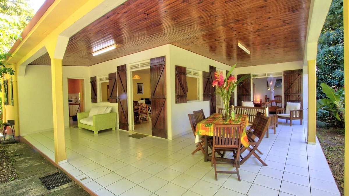 Pointe-Noire Villa | Creole house, riverside, close to the sea, 3 bedrooms, 2 bathrooms, 2 toilets, fenced garden