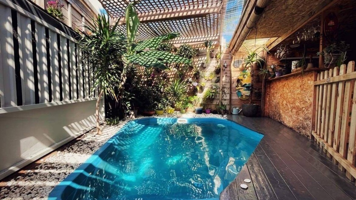 Petite-ÃŽle House | Creole Varangue with heated pool/balneotherapy in the wild south