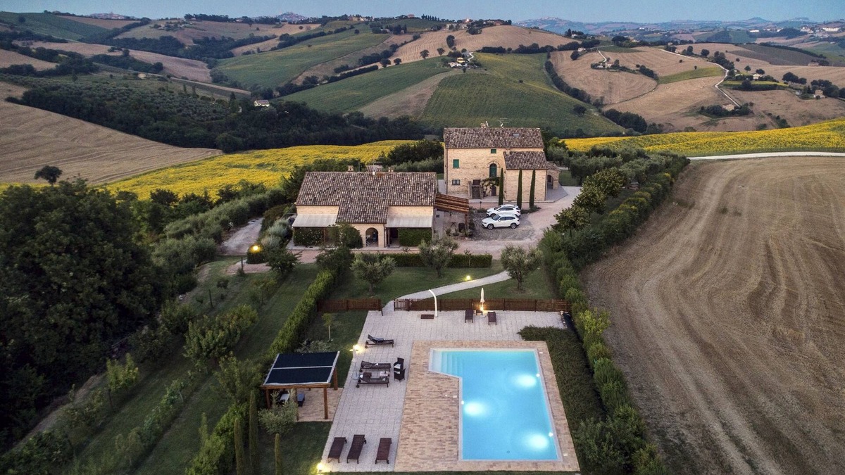 Francavilla d'Ete Apartment | Crepuscolo flat in farmhouse with swimming pool, in the Marche hills