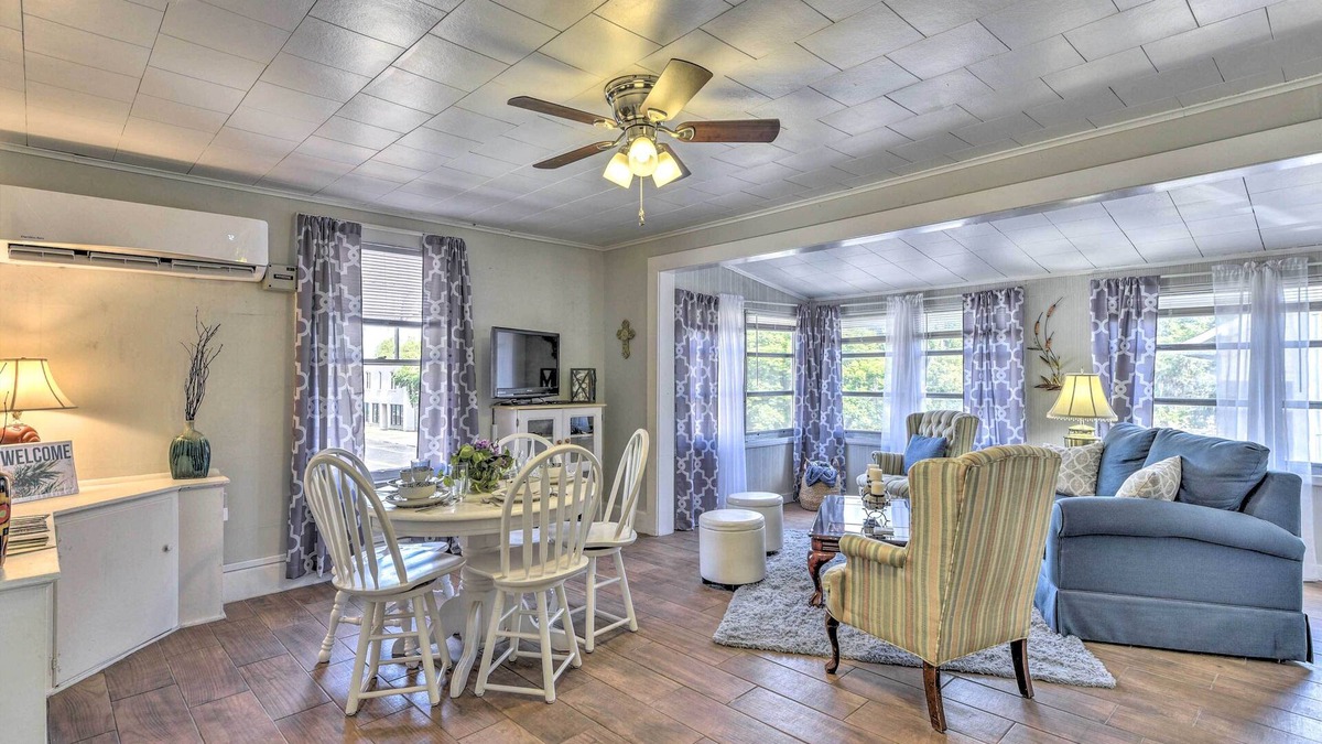 Crescent City Apartment | Crescent City Apartment w/Easy Lake Access!