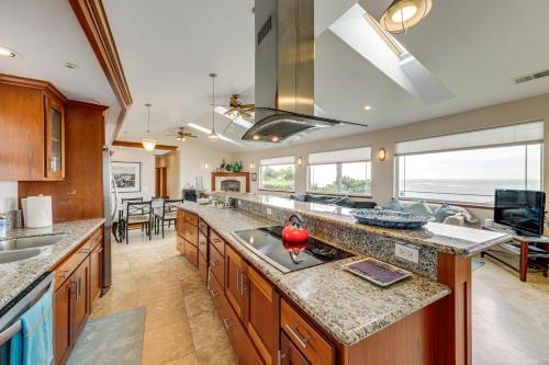 Crescent City House | Crescent City Getaway with Panoramic Ocean Views!