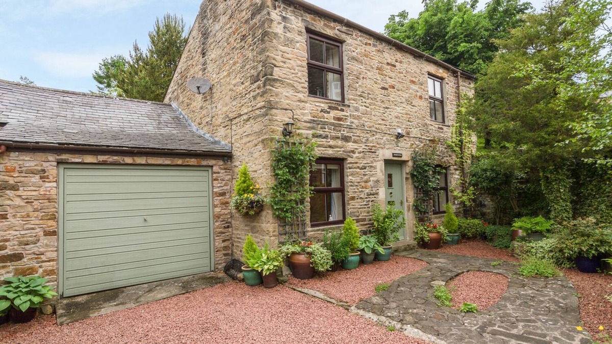 Haltwhistle Cottage | CRESCENT COTTAGE, character holiday cottage in Haltwhistle