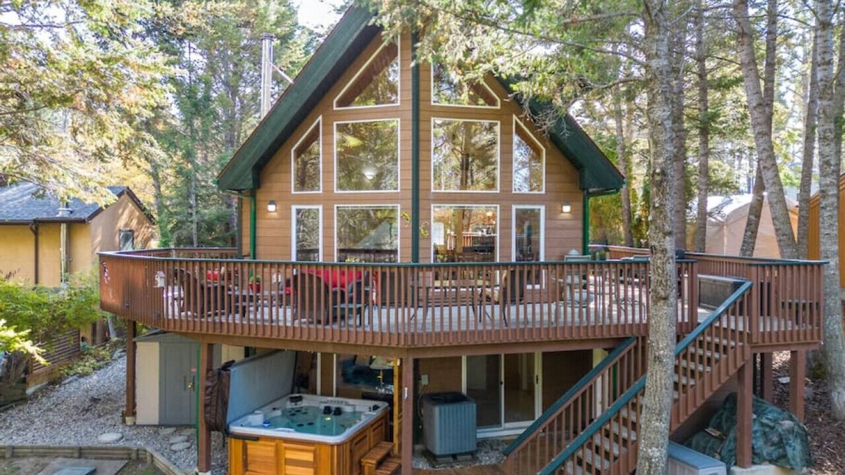 East Kootenay Apartment | Crescent Moon Lodge | A-Frame | Hot Tub | Fire Pit