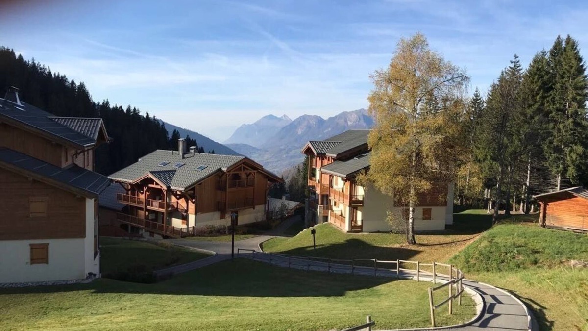 Cohennoz Apartment | Crest-Voland, 300 m from the runs, shops in a residence of standing with a pool