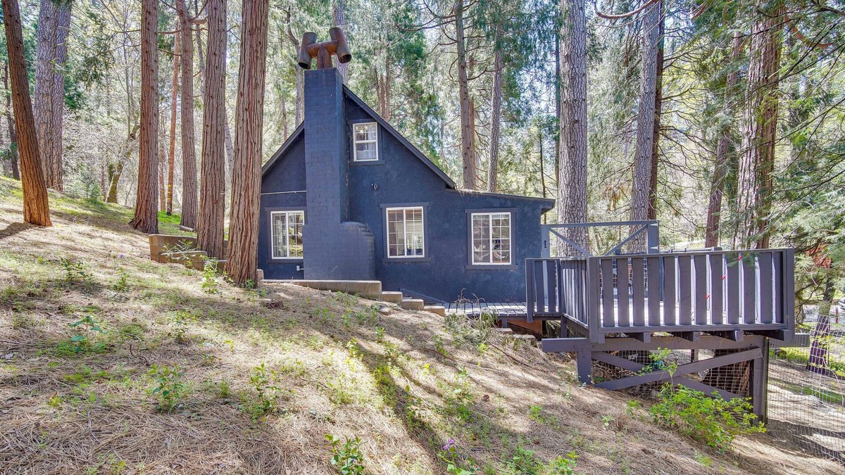 Crestline Cabin | Crestline Vacation Rental, Close to Hiking Trails!
